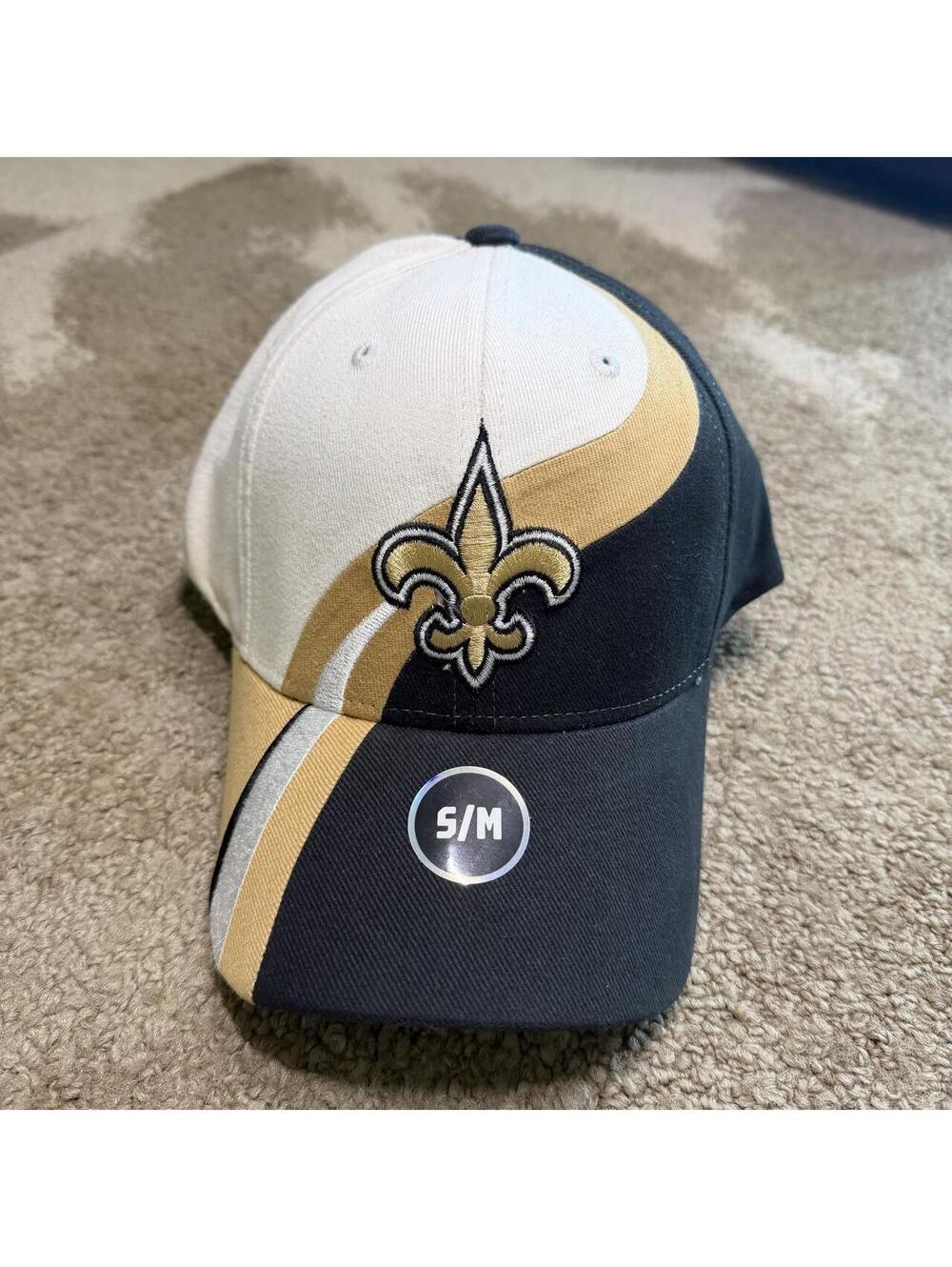 ⚜️ NWOT NEW ORLEANS SAINTS STRETCH FIT HAT